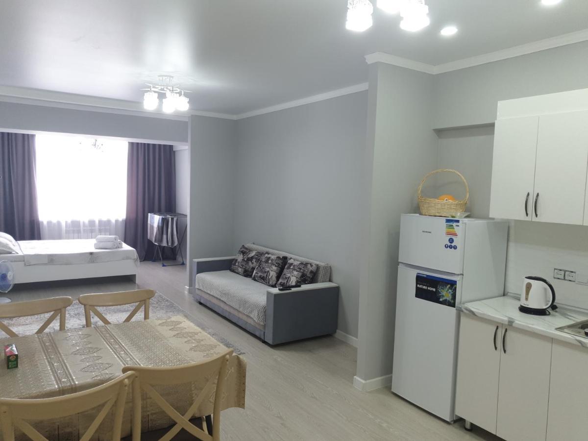 Центр Арбат Уютные Апартаменты В Новом Жк Almaty Extérieur photo