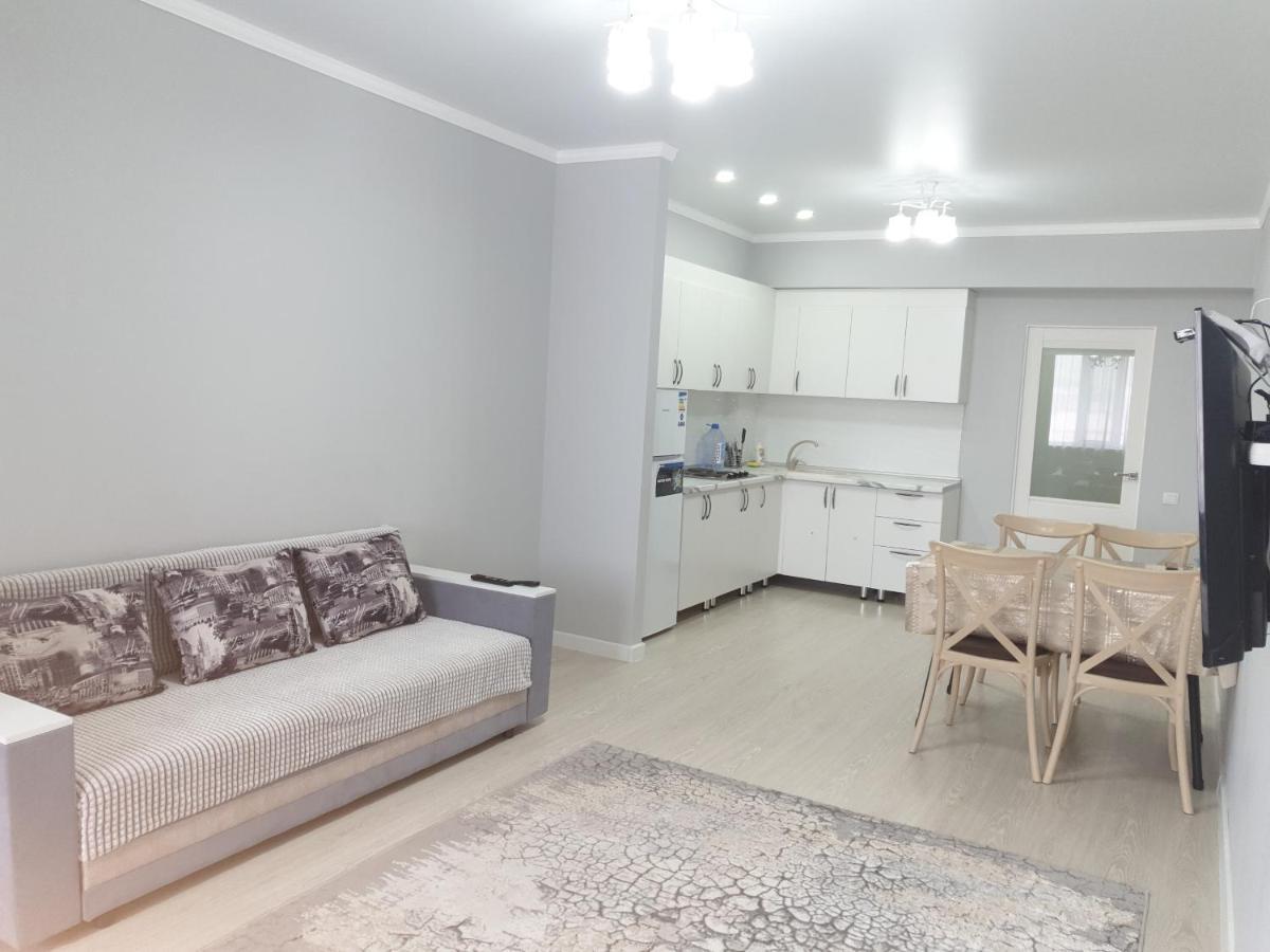 Центр Арбат Уютные Апартаменты В Новом Жк Almaty Extérieur photo