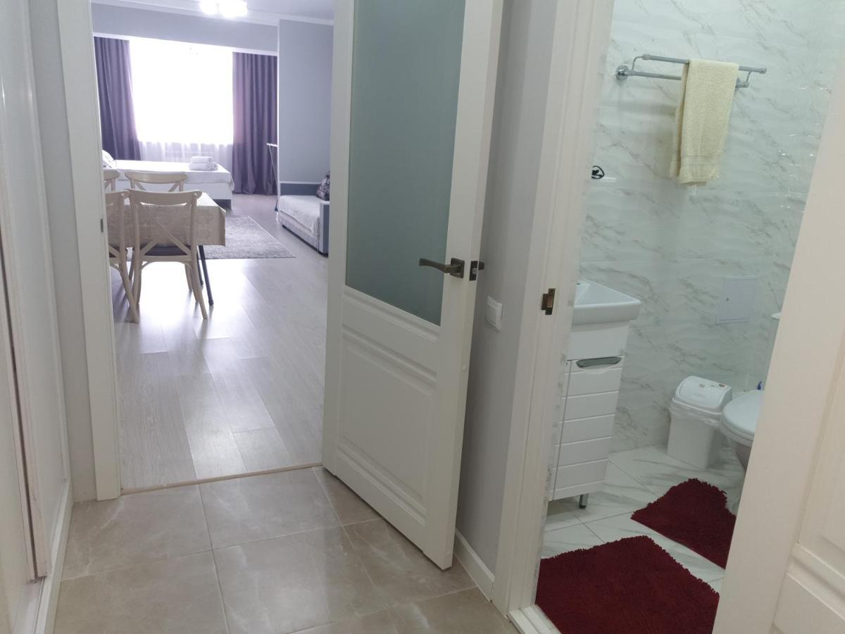 Центр Арбат Уютные Апартаменты В Новом Жк Almaty Extérieur photo