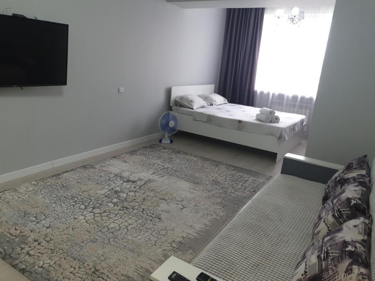 Центр Арбат Уютные Апартаменты В Новом Жк Almaty Extérieur photo