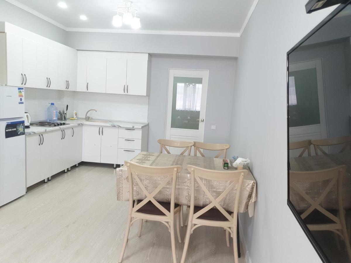 Центр Арбат Уютные Апартаменты В Новом Жк Almaty Extérieur photo